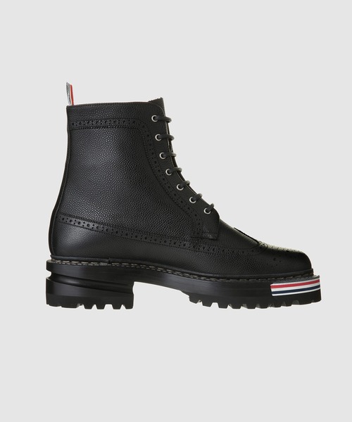 THOM BROWNE（トムブラウン）の「LONGWING BOOT ON HIKING SOLE W/ RWB MICRO INSERT IN PEBBLE GRAIN LEATHER（ブーツ・メンズ・ブラック・8.5/9.5/7.5）」の2枚目の写真