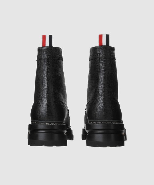 THOM BROWNE（トムブラウン）の「LONGWING BOOT ON HIKING SOLE W/ RWB MICRO INSERT IN PEBBLE GRAIN LEATHER（ブーツ・メンズ・ブラック・8.5/9.5/7.5）」の4枚目の写真