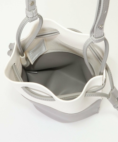 Laugoa(ラウゴア)の「HOORN ショルダーバッグ(ショルダーバッグ・レディース・ブラック/シルバーグレー/グレー/ベージュ・ONESIZE)」の11枚目の写真