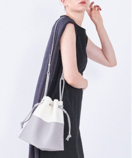 Laugoa(ラウゴア)の「HOORN ショルダーバッグ(ショルダーバッグ・レディース・ブラック/シルバーグレー/グレー/ベージュ・ONESIZE)」の20枚目の写真