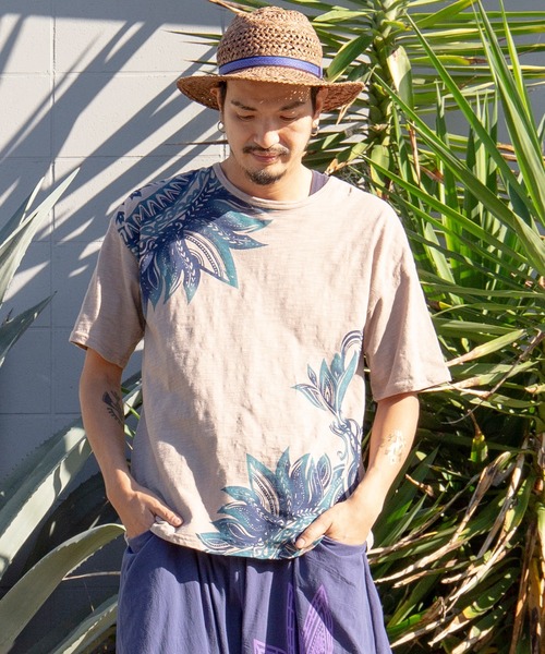 チャイハネ（チャイハネ）の「【チャイハネ】リゾートトライバルメンズTシャツ（Tシャツ/カットソー・メンズ・ベージュ/ブラック/ホワイト/グリーン/ブルー/オフホワイト/オレンジ/ライトベージュ/ダークグリーン・FREE）」の5枚目の写真