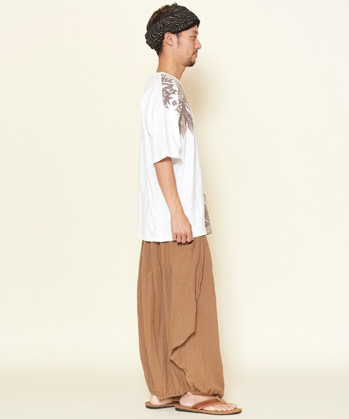 チャイハネ（チャイハネ）の「【チャイハネ】リゾートトライバルメンズTシャツ（Tシャツ/カットソー・メンズ・ベージュ/ブラック/ホワイト/グリーン/ブルー/オフホワイト/オレンジ/ライトベージュ/ダークグリーン・FREE）」の16枚目の写真