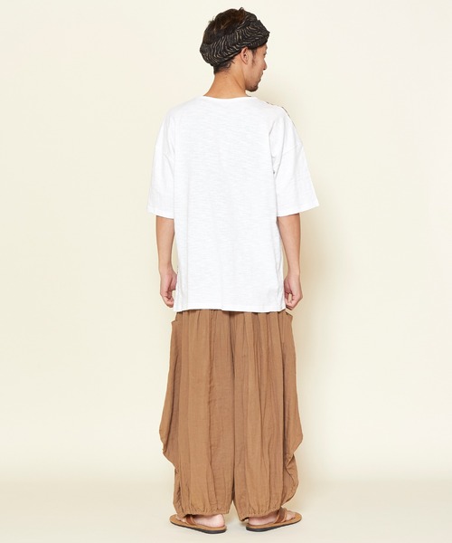 チャイハネ（チャイハネ）の「【チャイハネ】リゾートトライバルメンズTシャツ（Tシャツ/カットソー・メンズ・ベージュ/ブラック/ホワイト/グリーン/ブルー/オフホワイト/オレンジ/ライトベージュ/ダークグリーン・FREE）」の17枚目の写真