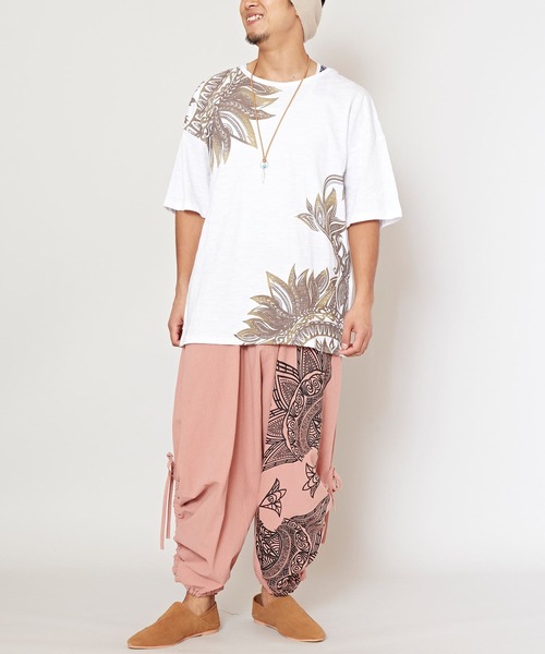 チャイハネ（チャイハネ）の「【チャイハネ】リゾートトライバルメンズTシャツ（Tシャツ/カットソー・メンズ・ベージュ/ブラック/ホワイト/グリーン/ブルー/オフホワイト/オレンジ/ライトベージュ/ダークグリーン・FREE）」の12枚目の写真