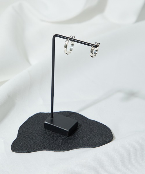 UNITED TOKYO（ユナイテッドトウキョウ）の「TフープピアスL（ピアス（片耳用）・メンズ・ブラック/シルバー・FREE）」の3枚目の写真