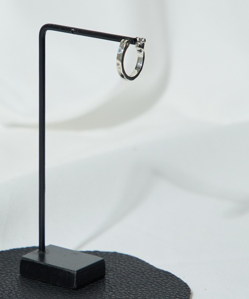 UNITED TOKYO（ユナイテッドトウキョウ）の「TフープピアスL（ピアス（片耳用）・メンズ・ブラック/シルバー・FREE）」の22枚目の写真