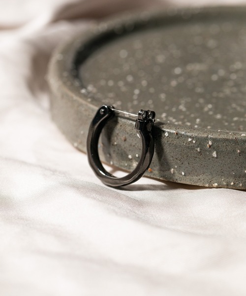 UNITED TOKYO（ユナイテッドトウキョウ）の「TフープピアスL（ピアス（片耳用）・メンズ・ブラック/シルバー・FREE）」の11枚目の写真