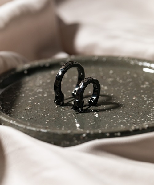 UNITED TOKYO（ユナイテッドトウキョウ）の「TフープピアスL（ピアス（片耳用）・メンズ・ブラック/シルバー・FREE）」の14枚目の写真