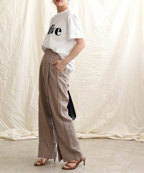 LHELBIE（レルビエ）の「OliveフロッキーロゴプリントTシャツ（Tシャツ/カットソー・レディース・ベージュ/オフホワイト/ピンク/グリーン/ダークグレー・M）」の9枚目の写真