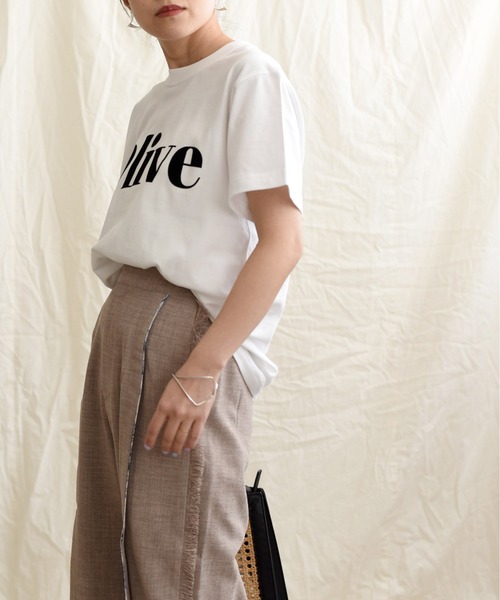 LHELBIE（レルビエ）の「OliveフロッキーロゴプリントTシャツ（Tシャツ/カットソー・レディース・ベージュ/オフホワイト/ピンク/グリーン/ダークグレー・M）」の7枚目の写真