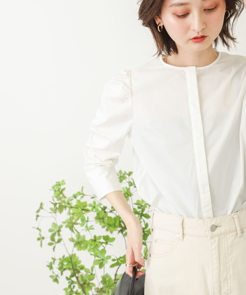 SENSE OF PLACE by URBAN RESEARCH（センスオブプレイスバイアーバンリサーチ）の「ノーカラーギャザースリーブシャツ（シャツ/ブラウス・レディース・オフホワイト/ネイビー・ONE）」の8枚目の写真