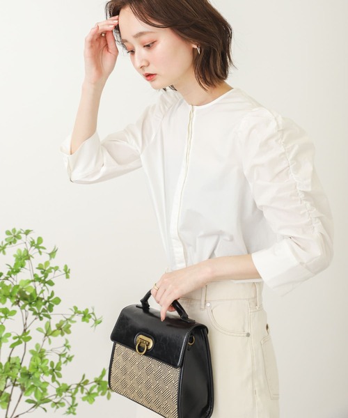 SENSE OF PLACE by URBAN RESEARCH（センスオブプレイスバイアーバンリサーチ）の「ノーカラーギャザースリーブシャツ（シャツ/ブラウス・レディース・オフホワイト/ネイビー・ONE）」の10枚目の写真