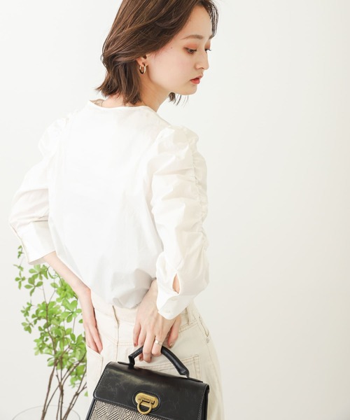 SENSE OF PLACE by URBAN RESEARCH（センスオブプレイスバイアーバンリサーチ）の「ノーカラーギャザースリーブシャツ（シャツ/ブラウス・レディース・オフホワイト/ネイビー・ONE）」の12枚目の写真