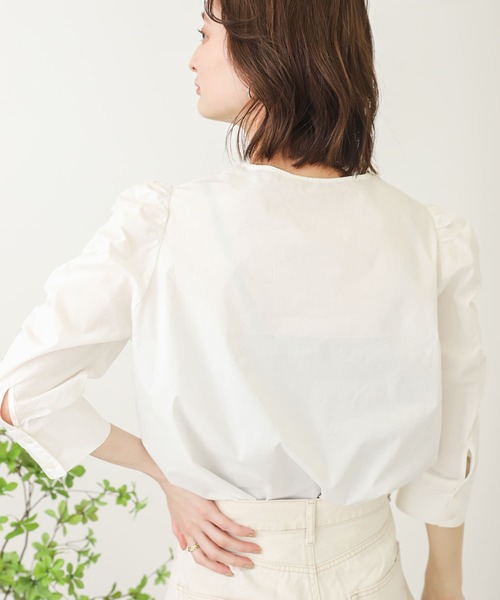SENSE OF PLACE by URBAN RESEARCH（センスオブプレイスバイアーバンリサーチ）の「ノーカラーギャザースリーブシャツ（シャツ/ブラウス・レディース・オフホワイト/ネイビー・ONE）」の13枚目の写真