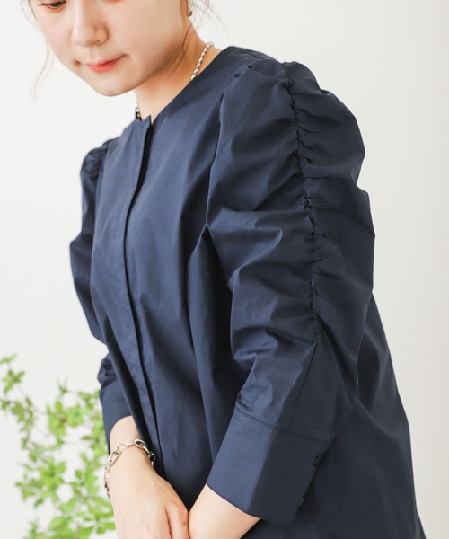 SENSE OF PLACE by URBAN RESEARCH（センスオブプレイスバイアーバンリサーチ）の「ノーカラーギャザースリーブシャツ（シャツ/ブラウス・レディース・オフホワイト/ネイビー・ONE）」の21枚目の写真