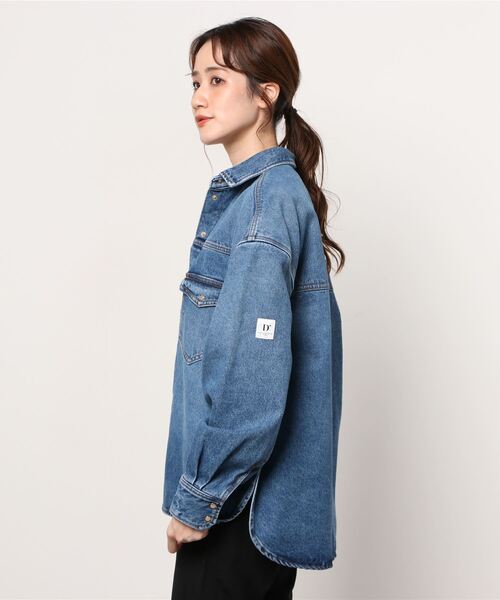 DOUBLE STANDARD CLOTHING(ダブルスタンダードクロージング)の「ビッグシルエットブルーデニムジャケット(デニムジャケット・レディース・ブルー・FREE)」の6枚目の写真