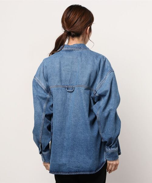 DOUBLE STANDARD CLOTHING(ダブルスタンダードクロージング)の「ビッグシルエットブルーデニムジャケット(デニムジャケット・レディース・ブルー・FREE)」の3枚目の写真