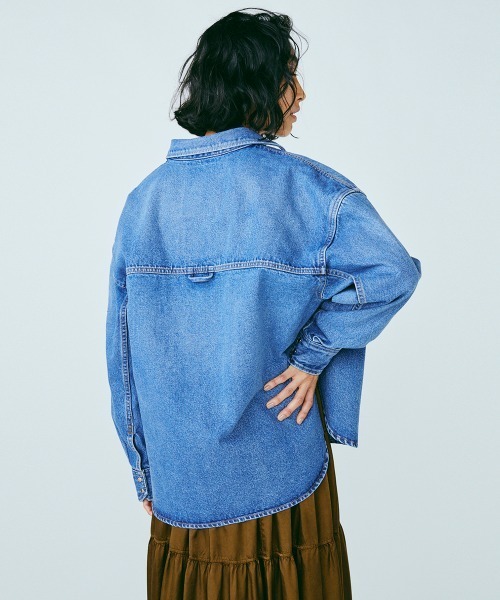 DOUBLE STANDARD CLOTHING(ダブルスタンダードクロージング)の「ビッグシルエットブルーデニムジャケット(デニムジャケット・レディース・ブルー・FREE)」の7枚目の写真