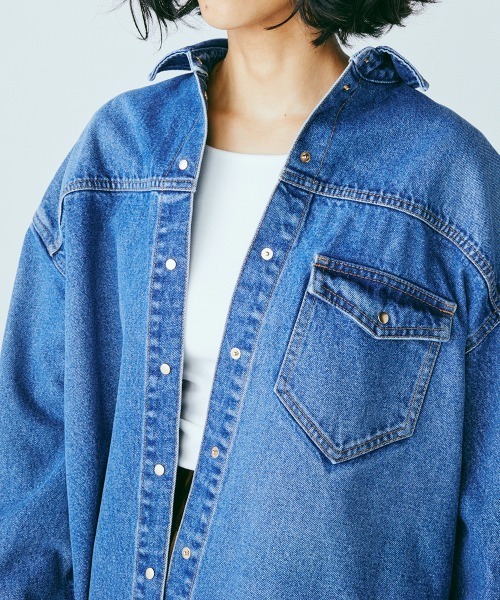 DOUBLE STANDARD CLOTHING(ダブルスタンダードクロージング)の「ビッグシルエットブルーデニムジャケット(デニムジャケット・レディース・ブルー・FREE)」の4枚目の写真