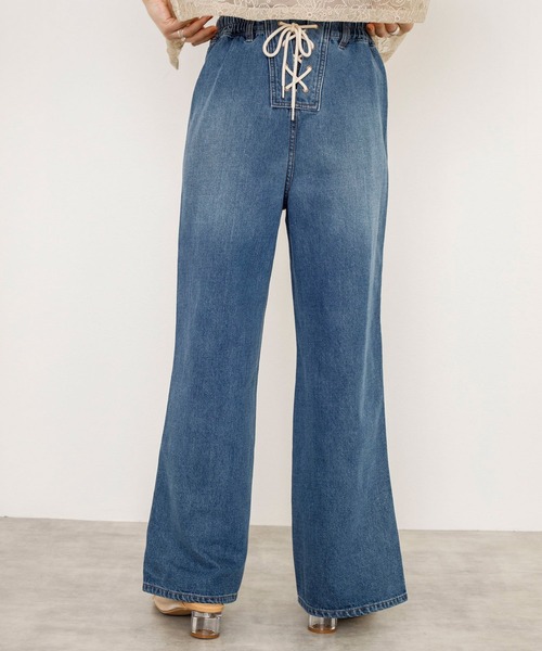 w closet（ダブルクローゼット）の「裾スリット後ろレースアップデニムパンツ（デニムパンツ・レディース・ブルー/ケミカルウォッシュ/キナリ・S/M）」の3枚目の写真