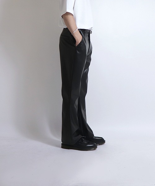 Confirm(コンファーム)の「Confirm / コンファーム シンセティックレザーフレアパンツ(その他パンツ・メンズ・ブラック/ブラウン・M/L)」の3枚目の写真