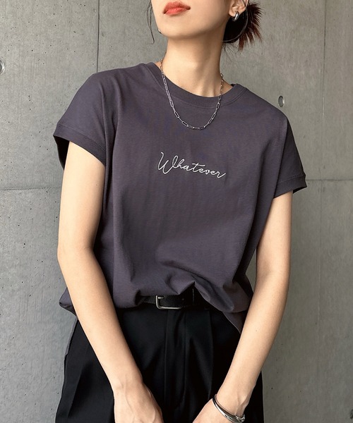 andme(アンドミー)の「コットン天竺エンブロイダリーロゴフレンチスリーブTシャツ(Tシャツ/カットソー・レディース・ラベンダー/ブラック/オフホワイト/ベージュ/グリーン/ブルー/チャコールグレー/ピンク/ネイビー・M)」の3枚目の写真
