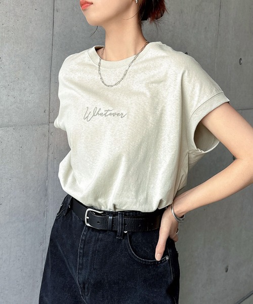 andme(アンドミー)の「コットン天竺エンブロイダリーロゴフレンチスリーブTシャツ(Tシャツ/カットソー・レディース・ラベンダー/ブラック/オフホワイト/ベージュ/グリーン/ブルー/チャコールグレー/ピンク/ネイビー・M)」の5枚目の写真