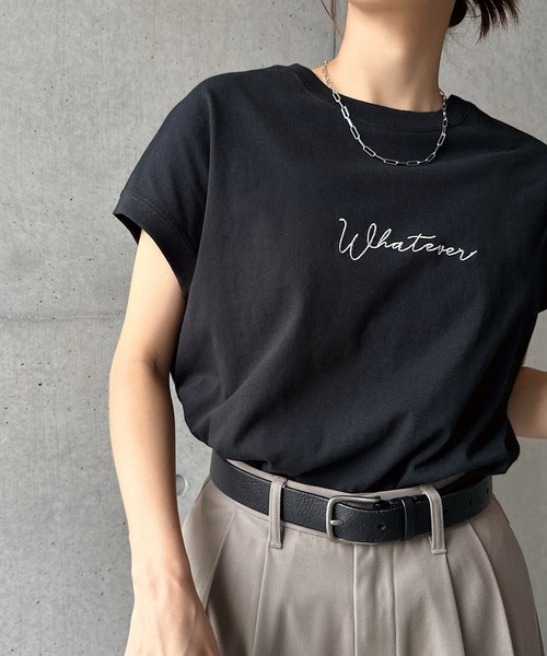andme(アンドミー)の「コットン天竺エンブロイダリーロゴフレンチスリーブTシャツ(Tシャツ/カットソー・レディース・ラベンダー/ブラック/オフホワイト/ベージュ/グリーン/ブルー/チャコールグレー/ピンク/ネイビー・M)」の2枚目の写真