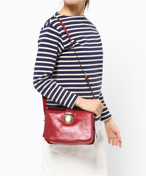 Kastane(カスタネ)の「【Kastane】2WAYショルダークラッチBAG(ショルダーバッグ・レディース・ブラック/レッド/キャメル・FREE)」の4枚目の写真