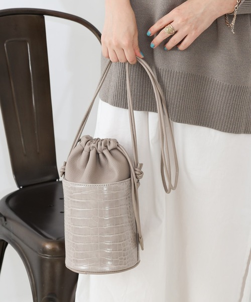 COLONY 2139（コロニートゥーワンスリーナイン）の「リサイクルレザータッチ バケツショルダーバッグ（ショルダーバッグ・レディース・ブラック/ブラウン/ベージュ・FREE）」の3枚目の写真