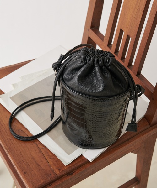 COLONY 2139（コロニートゥーワンスリーナイン）の「リサイクルレザータッチ バケツショルダーバッグ（ショルダーバッグ・レディース・ブラック/ブラウン/ベージュ・FREE）」の17枚目の写真