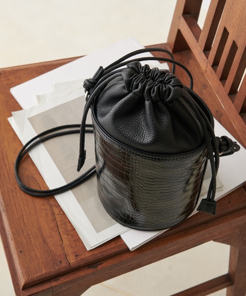 COLONY 2139（コロニートゥーワンスリーナイン）の「リサイクルレザータッチ バケツショルダーバッグ（ショルダーバッグ・レディース・ブラック/ブラウン/ベージュ・FREE）」の9枚目の写真