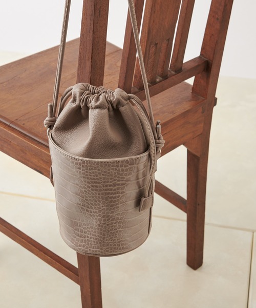 COLONY 2139（コロニートゥーワンスリーナイン）の「リサイクルレザータッチ バケツショルダーバッグ（ショルダーバッグ・レディース・ブラック/ブラウン/ベージュ・FREE）」の4枚目の写真