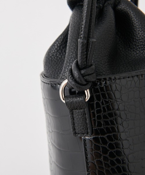 COLONY 2139（コロニートゥーワンスリーナイン）の「リサイクルレザータッチ バケツショルダーバッグ（ショルダーバッグ・レディース・ブラック/ブラウン/ベージュ・FREE）」の16枚目の写真