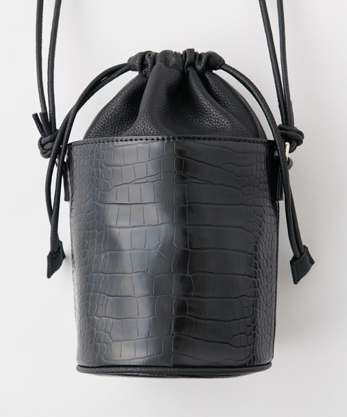 COLONY 2139（コロニートゥーワンスリーナイン）の「リサイクルレザータッチ バケツショルダーバッグ（ショルダーバッグ・レディース・ブラック/ブラウン/ベージュ・FREE）」の18枚目の写真