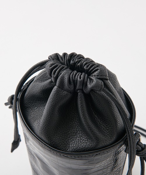 COLONY 2139（コロニートゥーワンスリーナイン）の「リサイクルレザータッチ バケツショルダーバッグ（ショルダーバッグ・レディース・ブラック/ブラウン/ベージュ・FREE）」の10枚目の写真