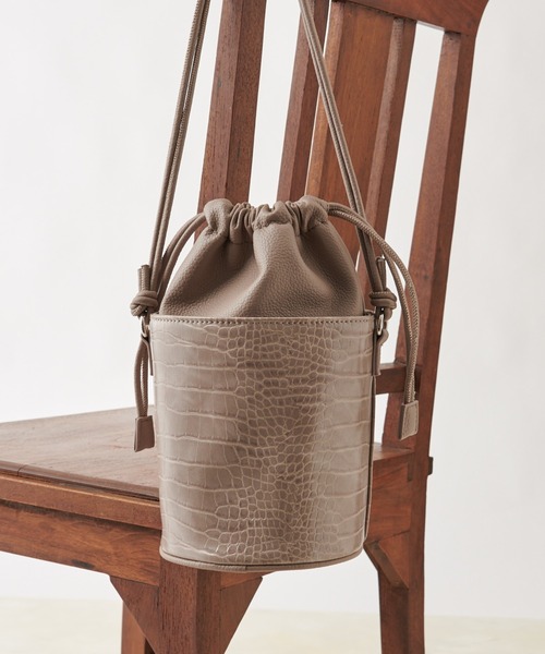 COLONY 2139（コロニートゥーワンスリーナイン）の「リサイクルレザータッチ バケツショルダーバッグ（ショルダーバッグ・レディース・ブラック/ブラウン/ベージュ・FREE）」の19枚目の写真