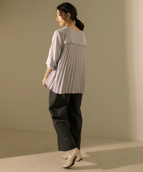 Bou Jeloud(ブージュルード)の「バックプリーツトップス(Tシャツ/カットソー・レディース・グレー/ベージュ/ブラック・38)」の13枚目の写真