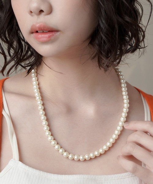 SPINNS（スピンズ）の「50cm シンプルパールネックレス（ネックレス・レディース・ホワイト・ONESIZE）」の9枚目の写真