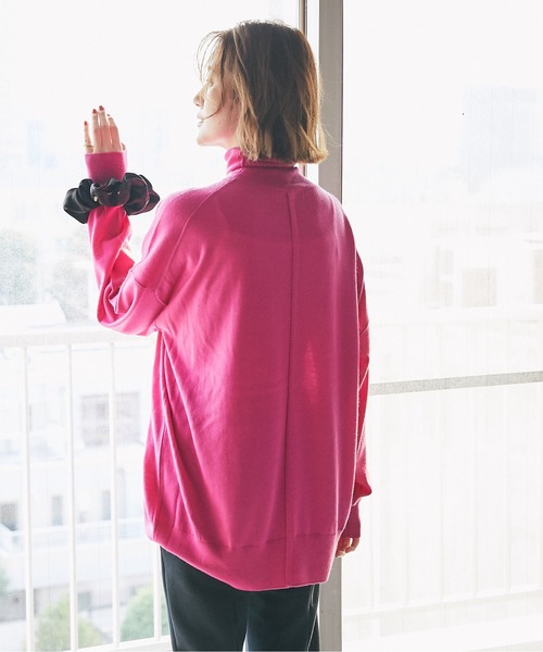 RIVE DROITE（リヴドロワ）の「女性らしくラフに着こなせる　カシミヤ混タートルネックチュニックニット（ニット/セーター・レディース・ブラック/ベージュ系その他/ピンク/モカ・FREE）」の10枚目の写真