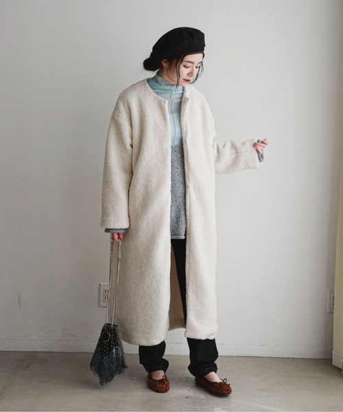 feepur（フェピュール）の「ボアロングコート（ノーカラーコート・レディース・オフホワイト/ブラック/モカ・MEDIUM）」の4枚目の写真