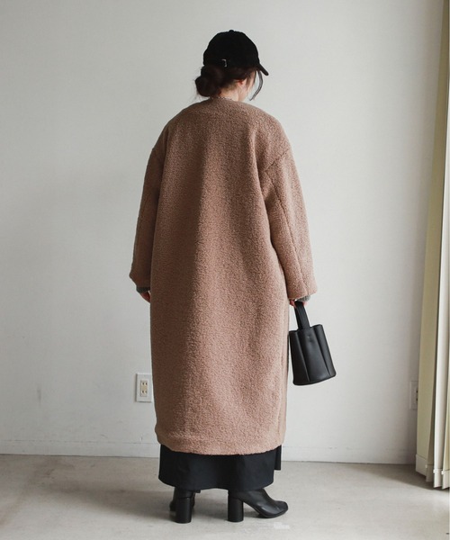 feepur（フェピュール）の「ボアロングコート（ノーカラーコート・レディース・オフホワイト/ブラック/モカ・MEDIUM）」の12枚目の写真