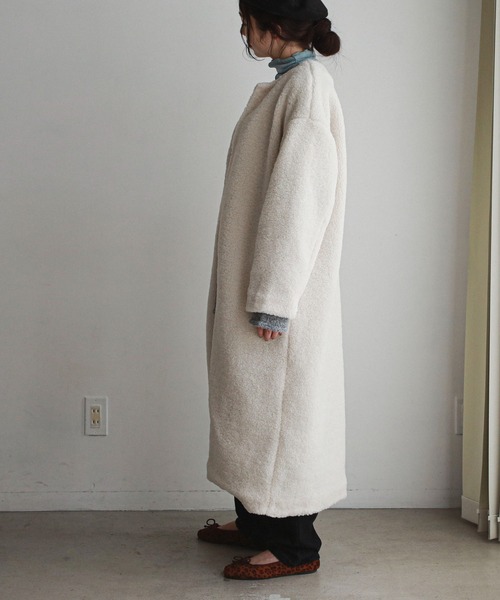 feepur（フェピュール）の「ボアロングコート（ノーカラーコート・レディース・オフホワイト/ブラック/モカ・MEDIUM）」の16枚目の写真