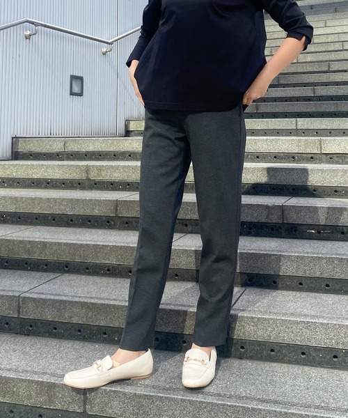 A/C DESIGN BY ALPHA CUBIC(エーシーデザインバイアルファキュービック)の「アルファブリックテーパードパンツ(その他パンツ・レディース・ネイビー/ブラック/チャコール・67/64/61)」の3枚目の写真