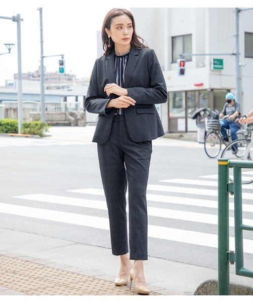 A/C DESIGN BY ALPHA CUBIC(エーシーデザインバイアルファキュービック)の「アルファブリックテーパードパンツ(その他パンツ・レディース・ネイビー/ブラック/チャコール・67/64/61)」の5枚目の写真