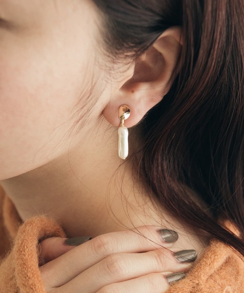 SMELLY（スメリー）の「メタルパールアシメイヤリング（イヤリング・レディース・ゴールド・-）」の3枚目の写真