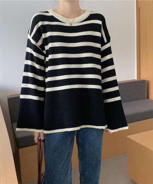 emi+(エミプラス)の「サイドスリットボーダーニットトップス(ニット/セーター・レディース・ホワイト/ブラック・FREE)」の9枚目の写真