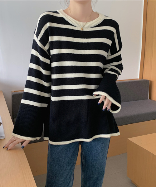 emi+(エミプラス)の「サイドスリットボーダーニットトップス(ニット/セーター・レディース・ホワイト/ブラック・FREE)」の4枚目の写真