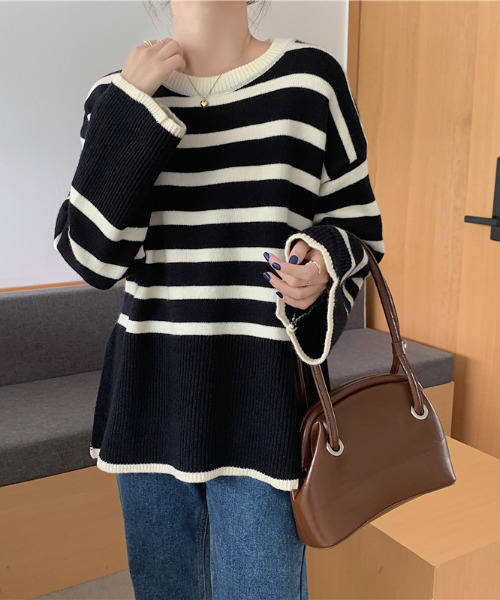 emi+(エミプラス)の「サイドスリットボーダーニットトップス(ニット/セーター・レディース・ホワイト/ブラック・FREE)」の8枚目の写真