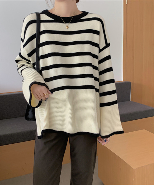 emi+(エミプラス)の「サイドスリットボーダーニットトップス(ニット/セーター・レディース・ホワイト/ブラック・FREE)」の11枚目の写真